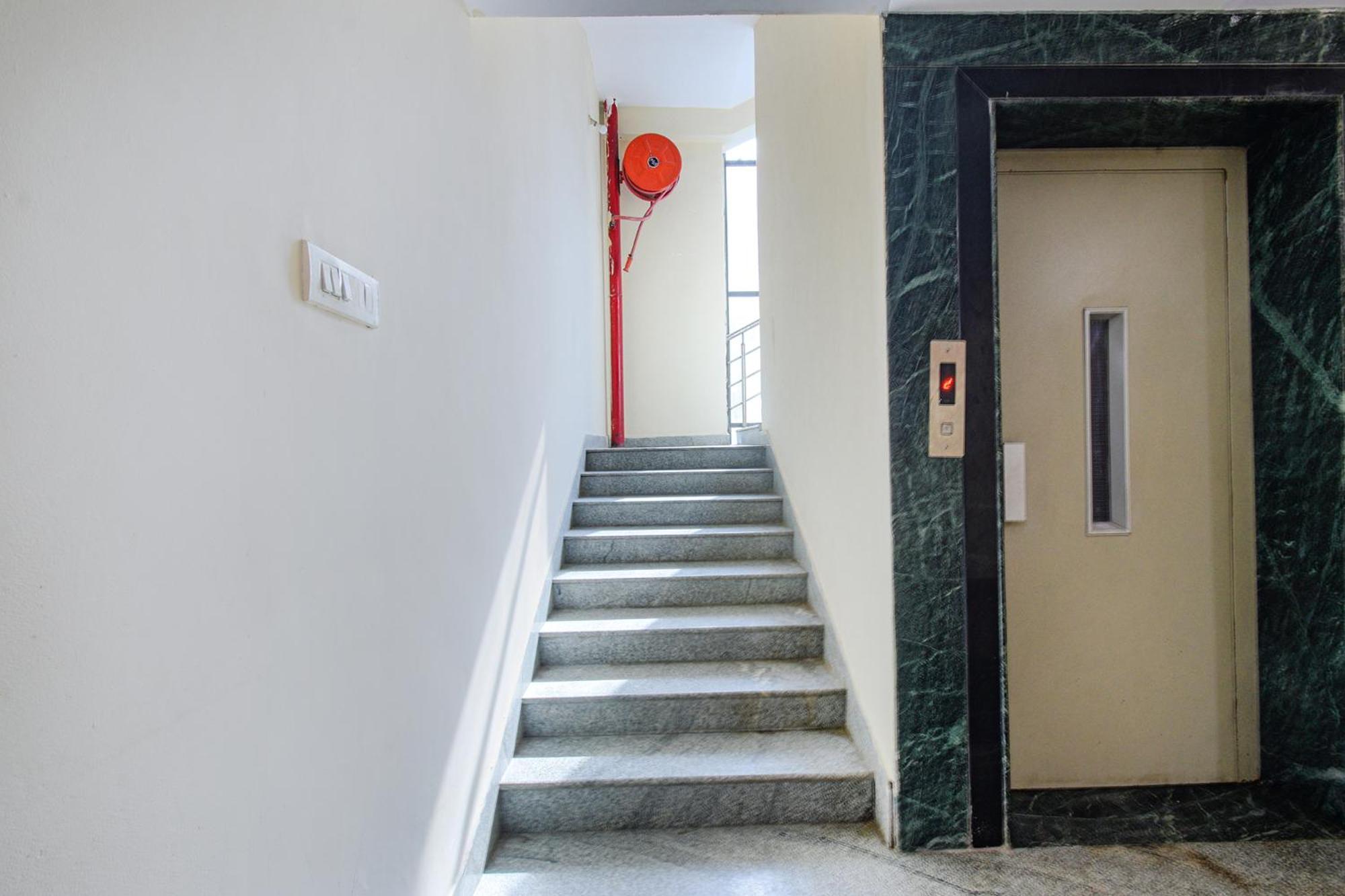 Fabhotel N Residency, Hitech City - 350M From Yashoda Hospital, Hitech City Χιντεραμπάντ Εξωτερικό φωτογραφία